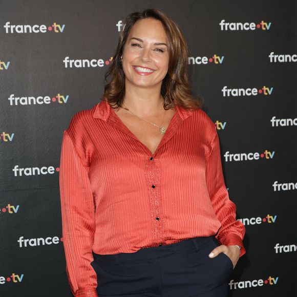 Récemment, elle s'est installée dans un quartier prisé de la capitale.

Julia Vignali au photocall de la conférence de presse de rentrée de France Télévisions à Paris, France. © Coadic Guirec/Bestimage