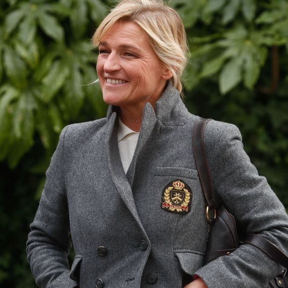 "Anne-Élisabeth Lemoine fait extrêmement bien son boulot et les audiences n’ont jamais été aussi bonnes", a assuré Pierre-Antoine Capton. "Je suis très satisfait du travail des équipes de 'C à vous' qui proposent chaque jour deux heures dix d’émission en ne donnant que des informations vérifiées".

Anne-Elisabeth Lemoine - Arrivées à l'enregistrement de l'émission "Vivement Dimanche", présentée par M.Drucker et diffusée sur France 3 le 19 novembre, au Studio Gabriel à Paris. Le 31 octobre 2023e © Christophe Clovis / Bestimage
