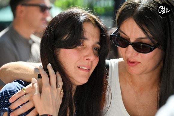 Dans la suite de son message, Gaëlle Constantini s'est un peu plus livrée sur la nature de ses liens avec Kavinsky dans les dernières années de sa vie : "Nous n’étions plus un couple depuis presque 5 ans mais nous nous ne nous sommes pas lâchés."

Gaëlle Constantini lors des obsèques de Vincent Belorgey alias "Kavinsky" en l'église Saint-Pierre-de-Montmartre le 12 août 2026.

© Christian Liewig / Bestimage