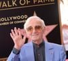 Charles Aznavour est décrit comme un artiste majeur mais aussi un homme d’affaires avisé.

Charles Aznavour reçoit son étoile sur le Hollywood Walk of Fame à Los Angeles, le 24 août 2017.
© Chris Delmas/Bestimage
