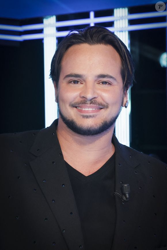 Exclusif - Yanis Marshall sur le plateau de l'émission Touche pas à mon poste (TPMP) diffusée en direct sur C8 le 10 octobre 2023. © Jack Tribeca / Bestimage