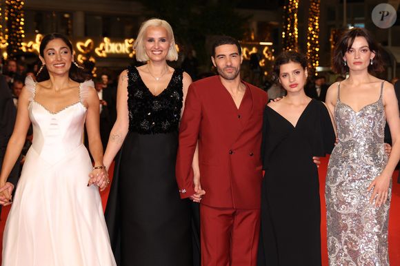 Golshifteh Farahani, Julia Ducournau, Tahar Rahim, Mélissa Boros, Emma Mackey - Montée des marches du film « Alpha » lors du 78ème Festival International du Film de Cannes, au Palais des Festivals à Cannes. Le 19 mai 2025
© Jacovides-Moreau / Bestimage
