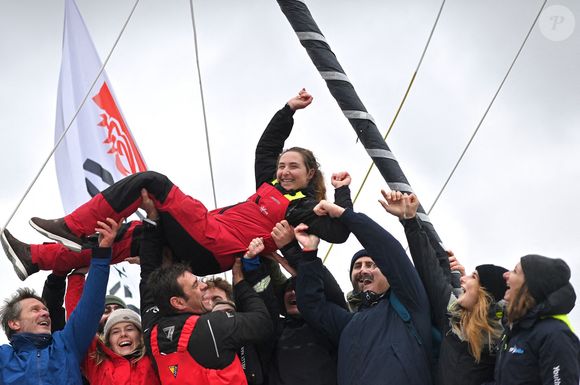 La skipper française Violette Dorange célèbre sur son monocoque Imoca Devenir sa 25e place dans la 10e édition du Vendée Globe, course à la voile en monocoque autour du monde, aux Sables-d'Olonne, dans l'ouest de la France, le 9 février 2025. Photo by Franck Castel/ABACAPRESS.COM