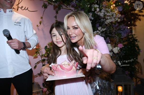 Adriana Karembeu avec sa fille Nina - A l'occasion de la fête des Mères, Adriana Karembeu et Lenôtre s'associent pour créer l'entremets "Nina" au Pré Catelan à Paris le 29 avril 2025.
© Rachid Bellak/Bestimage