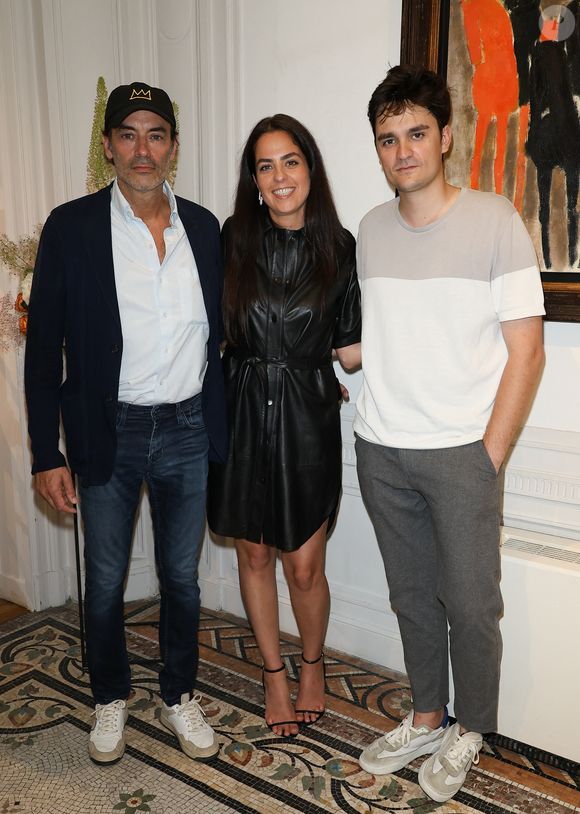 Exclusif - Anthony Delon, Anouchka Delon et Alain-Fabien Delon au cocktail à l'issue de la conférence de presse pour la vente de la collection Alain Delon chez Bonhams Cornette de Saint Cyr à Paris.© Coadic Guirec/Bestimage