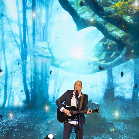 Exclusif - Garou lors de l'enregistrement de l'émission "La Boîte à secrets", présentée par F.Bollaert et diffusée le 26 septembre 2025 sur France 3, dans les studios du Lendit à Saint-Denis, Seine Saint-Denis, France, le 8 septembre 2025. © Pierre Perusseau/Bestimage