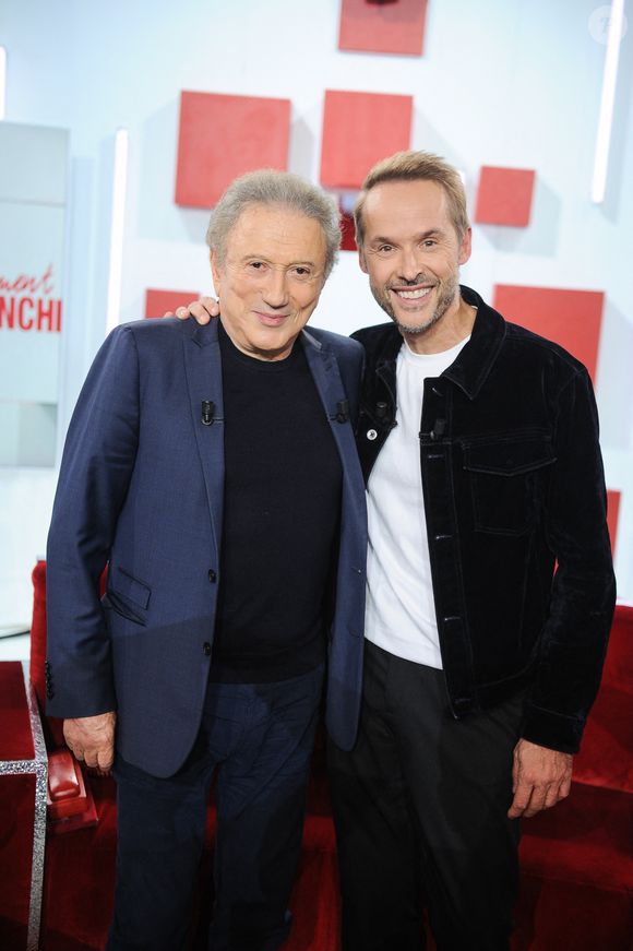 Exclusif - Damien Thevenot et Michel Drucker lors de l'enregistrement de l'émission Vivement Dimanche, au studio Rive gauche, à Paris, France, le 22 octobre 2025, présentée par M.Drucker, diffusée sur France 3 le 16 novembre 2025. © Guillaume Gaffiot/Bestimage