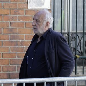 François Berléand - Arrivées aux obsèques de Nadia Farès en l'église Saint-Jean-de-Montmartre à Paris, le 24 avril 2026. N.Farès est décédée le 17 avril 2026 quelques jours après un "incident cardiaque" survenu le 12 avril 2026 dans la piscine du complexe sportif, Blanche (9ème).