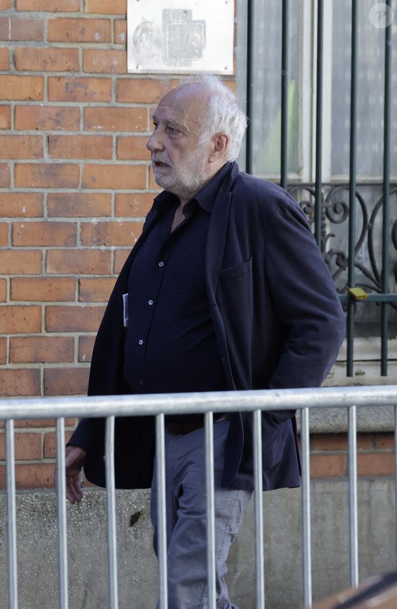 François Berléand - Arrivées aux obsèques de Nadia Farès en l'église Saint-Jean-de-Montmartre à Paris, le 24 avril 2026. N.Farès est décédée le 17 avril 2026 quelques jours après un "incident cardiaque" survenu le 12 avril 2026 dans la piscine du complexe sportif, Blanche (9ème).