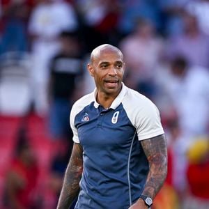 Ce projet serait né notamment de l’expérience personnelle de Thierry Henry. 

Thierry Henry lors de la finale qui oppose la France à l’Espagne (3-5) pour les Jeux Olympiques au Parc des Princes à Paris, le 9 aout 2024. © Jacovides-Perusseau / Bestimage