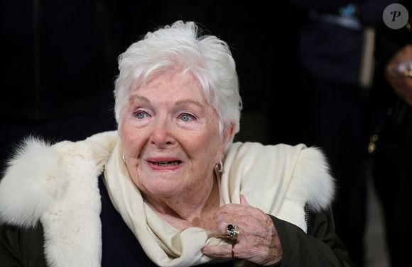 Line Renaud - Line Renaud, 97 ans, a inauguré un jardin public qui porte son nom, à Lille, France, le mercredi 17 décembre 2025.
© Claude Dubourg/Bestimage