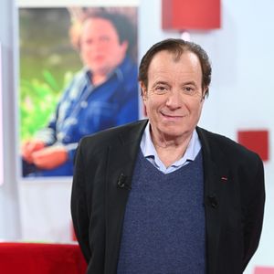 Exclusif - Daniel Russo - Enregistrement de l'émission Vivement dimanche en hommage à Jacques Villeret au studio Rive Gauche , présentée par Michel Drucker . Diffusion sur France 3 le 29/03/2026. Photos prises le 18 mars 2026.
© Guillaume Gaffiot / Bestimage