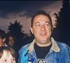 Il ressemble beaucoup à son père, autant physiquement que par ses valeurs.

Coluche et son fils Romain.
AGENCE / BESTIMAGE