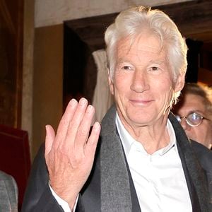 Et Richard Gere était visiblement séduit par la journaliste
Exclusif - Richard Gere au dîner de Noël de l'association "Soleil d'enfance" au restaurant Fouquet's Paris le 2 décembre 2024. V.Kaprisky dînait dans un restaurant avec R.Gere ; elle lui a proposé de venir à la soirée de Noël de l'association au Fouquet's. 40 ans après avoir partagé l'affiche du film "À bout de souffle, made in USA", les ex partenaires à l'écran se retrouvent le temps d'un dîner caritatif.

© Cédric Perrin / Bestimage