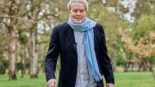 Douchy se prépare à célébrer Alain Delon : son fils Anthony au domaine familial avant le grand jour, avec une personne de confiance