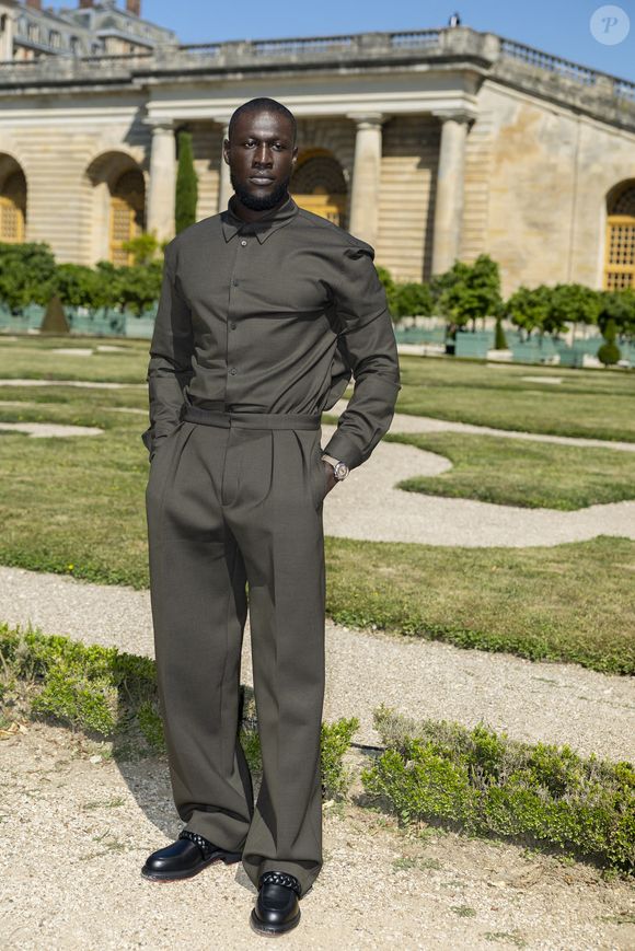 Stormy - VIP @ Défilé de mode Jacquemus dans les jardins de l’Orangerie à Versailles le 29 juin 2025. au photocall du défilé Jaquemus de la mode homme Printemps/Été 2026 dans le cadre de la Fashion Week de Paris dans les jardins de l’Orangerie à Versailles, France, le 29, 2025. © Olivier Borde/Bestimage