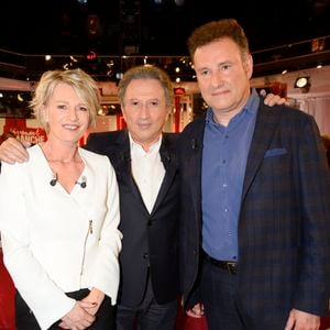 Sophie Davant, Michel Drucker et Pierre Sled - Enregistrement de l'émission "Vivement Dimanche" à Paris le 1er Avril 2015. L'émission sera diffusée le 05 Avril 2015. Invité principal Sophie Davant.  © Coadic Guirec Bestimage