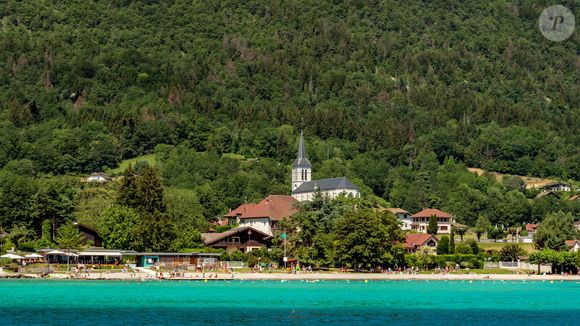 A savoir le lac d'Annecy

Sevrier (74) : vue sur la ville au bord du Lac d'Annecy - Photo de Piel G/ANDBZ/ABACAPRESS.COM