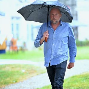 Il possède une maison sur l'île de Groix...

Francois Damiens assiste au photocall Le Proces du chien lors du 17e Festival du film francophone d'Angoulême le 29 août 2024 à Angoulême, France. Photo by Franck Castel/ABACAPRESS.COM