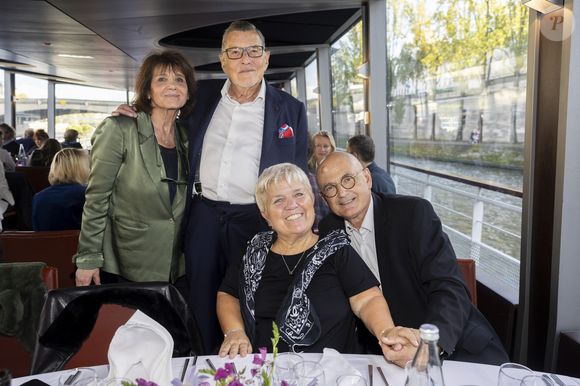 Exclusif - Stéphanie Fugain, Jean-Claude Camus, Mimie Mathy et son mari Benoist Gérard - Anniversaire pour ses 85 ans de Jean-Claude Camus avec ses proches et sa famille sur la péniche "Bel Ami" à Paris. Le 29 octobre 2023
© Cyril Moreau / Bestimage

|Exclusif - Anniversaire pour ses 85 ans de Jean-Claude Camus avec ses proches et sa famille sur une péniche à Paris