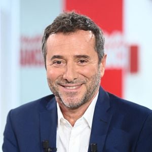 Exclusif - Bernard Montiel - Enregistrement de l'émission Vivement dimanche au studio Rive gauche , presentée par Michel Drucker . Diffusion sur France 3 le 30 novembre 2025. © Guillaume Gaffiot / Bestimage