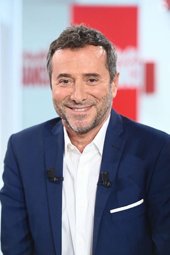 Exclusif - Bernard Montiel - Enregistrement de l'émission Vivement dimanche au studio Rive gauche , presentée par Michel Drucker . Diffusion sur France 3 le 30 novembre 2025. © Guillaume Gaffiot / Bestimage