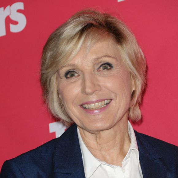Côté sport, l'animatrice se contente d'une activité physique très simple : elle marche énormément et refuse systématiquement de prendre l'ascenseur.

Évelyne Dhéliat - Photocall de la soirée "Télé Loisirs Awards 2024" aux Jardins du Pont-Neuf à Paris le 23 septembre 2024.  © Coadic Guirec/Bestimage