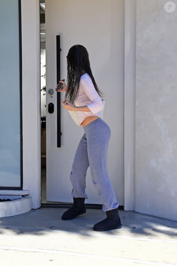 Pour l'heure, on ignore si ce changement capillaire a un lien avec un futur rôle au cinéma.

Exclusif - Lily-Rose Depp sort de chez le coiffeur de Los Angeles.

Photo : Backgrid USA / Bestimage