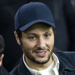 Vianney dans les tribunes du match de Ligue 1 Uber Eats "PSG-Lille" (3-1) au Parc des Princes à Paris le 10 février 2024. © Cyril Moreau/Bestimage