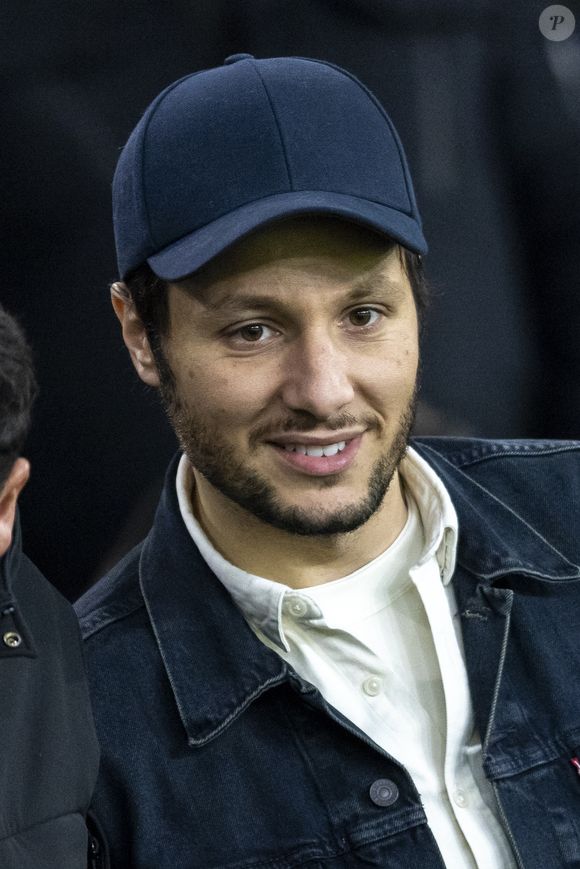 Vianney dans les tribunes du match de Ligue 1 Uber Eats "PSG-Lille" (3-1) au Parc des Princes à Paris le 10 février 2024. © Cyril Moreau/Bestimage