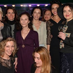 Amélie Nothomb révèle, à l’occasion de la sortie de "Tant mieux", les détails de sa routine matinale extrêmement disciplinée.
Catherine Ceylac, Aurélie Filippetti, Saïdeh Pakravan (lauréate du prix 2015), Aure Atika, Farida Khelfa, Amélie Nothomb, Emmanuelle de Boysson, Jessica Nelson - Prix de la Closerie des Lilas à Paris. © VEEREN / BESTIMAGE