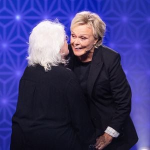 Exclusif - Catherine Lara, Muriel Robin pour les surprises de J.PCastaldi, C.Lara et F.X.Demaison lors de l'enregistrement de l'émission "La Boîte à secrets", présentée par F.Bollaert et diffusée le 9 janvier 2026 sur France 3, dans les studios du Lendit à Saint-Denis, France, le 2 décembre 2025. © Cyril Moreau/Bestimage