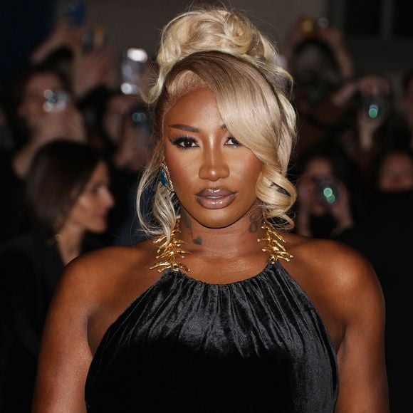 Le samedi 18 avril 2026, la chanteuse a fait une apparition à Aulnay-sous-Bois en participant, en tant qu'invitée spéciale, à un événement de découverte de talents organisé par une association locale.

Info : Le clip de "Djadja" d'Aya Nakamura dépasse le milliard de vues sur Youtube