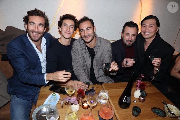 Martin Kretz, Raphael Kretz, Valentin Kretz, Michael Cohen et Axel Huynh assistent à la soirée d'ouverture du restaurant " BENIHANA " à Paris, France, le 12 décembre 2024. Photo par Jerome Dominé/ABACAPRESS.COM