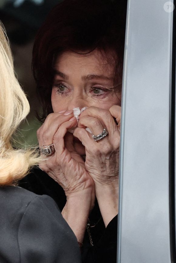 Sharon Osbourne pendant les funérailles. Birmingham, Royaume-Uni. Sharon Osbourne à la procession funéraire d'Ozzy Osbourne lors du passage du pont Black Sabbath à Birmingham, Royaume-Un le mercredi 30 juillet 2025i. Photo de Stephen Lock/I-Images/ABACAPRESS.COM