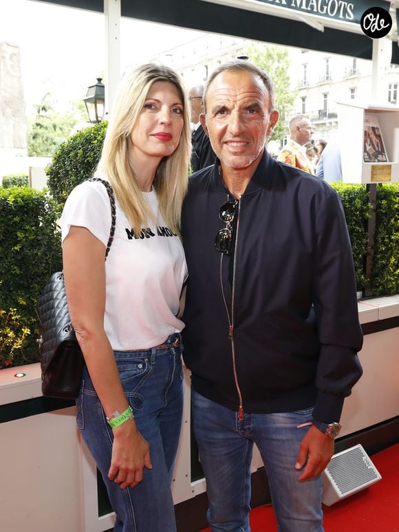 Nikos Aliagas et sa femme Tina Grigoriou - Soirée "L’Art de Vivre Paris" au Deux Magots à Paris le 26 juin 2023.© Marc Ausset-Lacroix/Bestimage