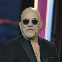 "Je ne sors plus de chez moi" : Pascal Obispo évoque sa vie dans sa maison du Cap Ferret