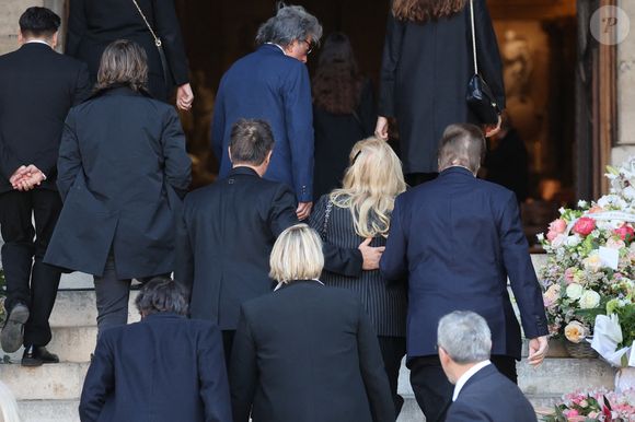 Tony Frank, David Hallyday, Sylvie Vartan et son mari Tony Scotti - Obsèques de Nathalie Baye en l'église Saint-Sulpice à Paris le 24 avril 2026. © Dominique Jacovides - Coadic Guirec / Bestimage
