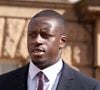 Le trophée a été adjugé 62.220 dollars lors d'une vente aux enchères.

Benjamin Mendy, jugé pour pour huit viols, une tentative de viol et une agression sexuelle contre sept femmes, arrive au tribunal de Chester, Royaume-Uni, le 19 août 2022.
