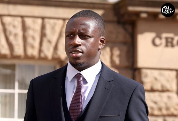 Le trophée a été adjugé 62.220 dollars lors d'une vente aux enchères.

Benjamin Mendy, jugé pour pour huit viols, une tentative de viol et une agression sexuelle contre sept femmes, arrive au tribunal de Chester, Royaume-Uni, le 19 août 2022.