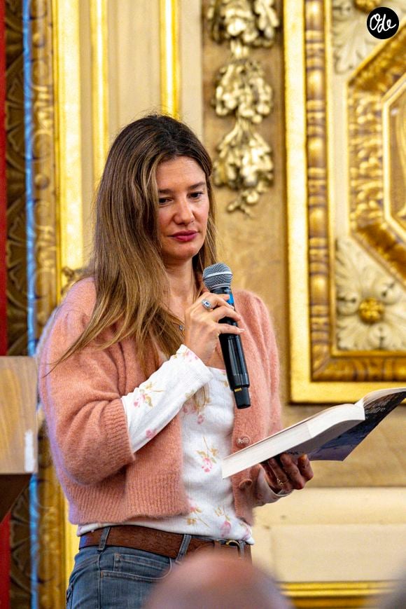 Depuis 2023, l'actrice de 43 ans écrit des polars aux éditions Robert Laffont.
Alice Pol est missionnée pour lire la dictée noire de la 22ème édition du festival Quais du Polar à Lyon le 04/04/2026. Photo Sandrine Thesillat / PsNewZ / Bestimage