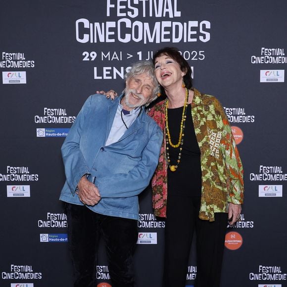 Exclusif - Anny Duperey et Pierre Richard en photocall lors de la présentation du film "L'homme qui a vu l'ours qui a vu l'homme" au festival "Ciné Comédies" à Lens-Liévin, le 29 mai 2025.
© Denis Guignebourg/Bestimage

Créateur : Denis Guignebourg / Bestimage