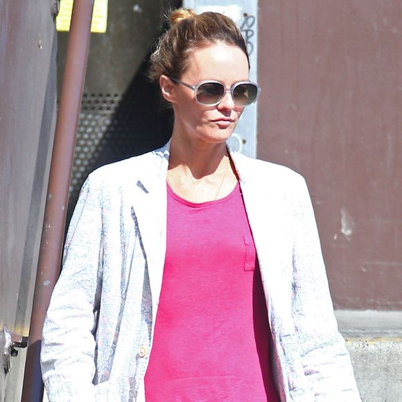 Vanessa Paradis se promène dans les rues de Los Angeles, le 6 septembre 2016. FAMEFLYNET / BESTIMAGE