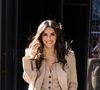 Quand il fait chaud, s’habiller pour le bureau devient un vrai casse-tête entre confort et élégance.

Exclusif - Eva Longoria, rayonnante, arrive à un rendez-vous à New York

The ImageDirect / Bestimage
