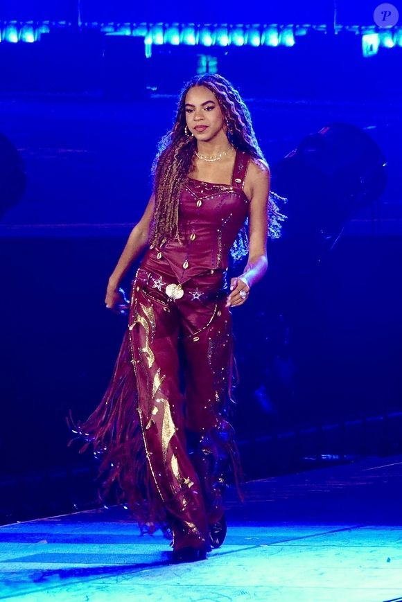 Beyonce Knowles en concert à Los Angeles dans le cadre de sa tournée "Cowboy Carter". Beyonce a fait monter sur scène ses filles Blue Ivy et Rumi Carter. Backgrid USA / Bestimage