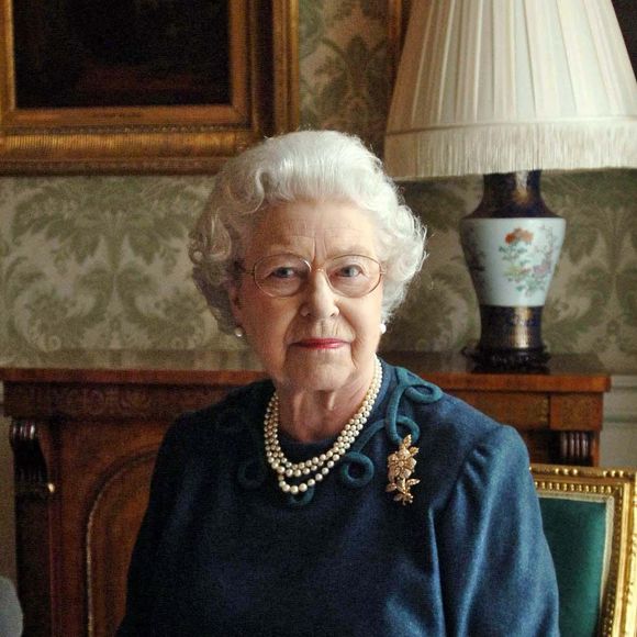 La reine Elisabeth II d'Angleterre - Regency Room à Buckingham Palace le 10 mars 2006
Agence / Bestimage