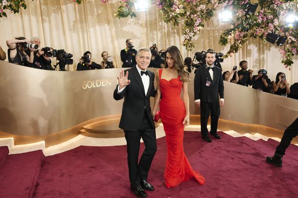 George Clooney a prononcé quelques mots en français.

Le 12 janvier 2026, Los Angeles, George et Amal Clooney marchant sur le tapis rouge de la 83ème édition annuelle des Golden Globes à Los Angeles à l'hôtel Beverly Hilton.  © Alessandro Galatoli/ZUMA Press Wire / Bestimage