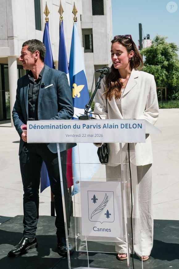 Alors que les enfants Delon étaient invités à l'inauguration du parvis Alain Delon au coeur du Campus Georges Méliès de Cannes, c'est Liv Delon la fille cadette d'Anthony qui est venue en présence du maire de la ville, David Lisnard, à Cannes, France, le 22 mai 2026. © Sam Delpech/Bestimage