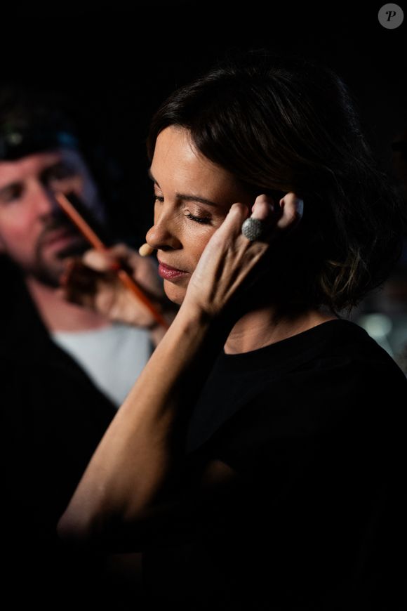 Exclusif - Isabelle Ithurburu - Backstage avec les invités pour l'enregistrement de l'émission "La chanson secrète N°14", présentée par N.Aliagas et diffusée le 26 décembre sur TF1, à Paris, France, le 9 décembre 2025. © Jacovides-Moreau/Bestimage