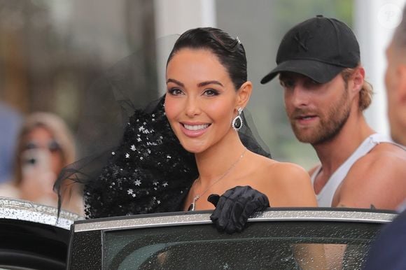 Nabilla Benattia à la sortie de l'hôtel "Martinez" lors du 76ème Festival International du Film de Cannes, le 20 mai 2023.